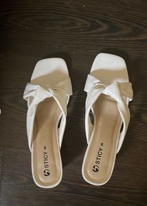 White medium heel