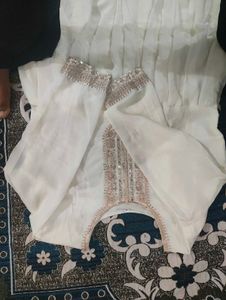 Elegant White Kurta with Embellishments Size L