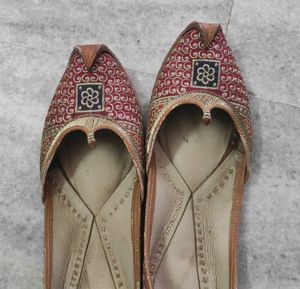 Embroidered Ethnic Jutti/Mojari Footwear