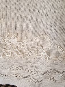 White chrosia work top