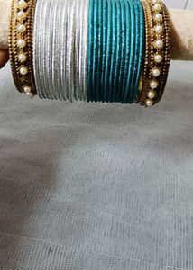 Bangles blue white 24+(2 Kare old)
