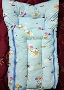 New born baby bed and carrier.