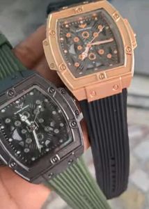 Luxury Silicone Strap Analog Watch