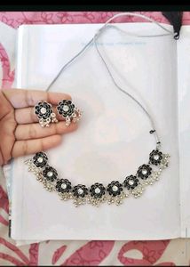 13.Elegant Black Flower Necklace & Earrings Set