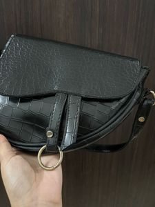 black textured shoulder bag