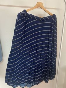 navy blue skirt
