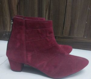 Chic Red Suede Ankle Boots