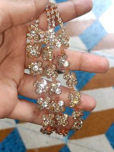 Sparkling Flower Necklace and Earring Set