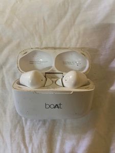 Boat EarPods With Charger (left Side Will Not Work