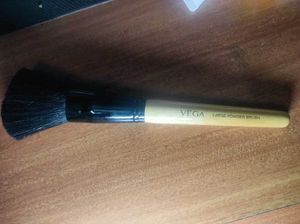 Vega Powder Brush
