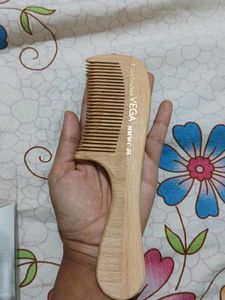Vega Wooden Comb