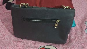 Chic Woven Black Handbag with Gold Chain