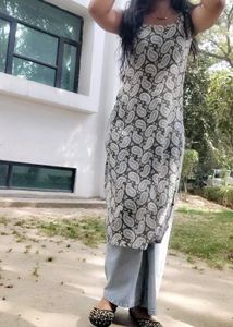 sleeveless straight kurti