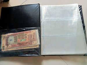 Black coin holder and note