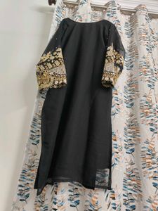 beautiful black kurta set with white dupatta