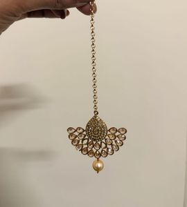 Elegant Kundan Maang Tikka