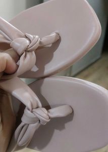 ginger beige Bow Flip Flops size 37