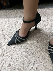 Elegant Black Heels with Rhinestone Embellishment
