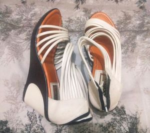 ✨White Sandal Wedges