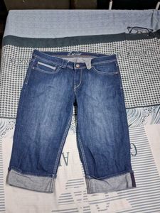 Women's Blue Denim Capris