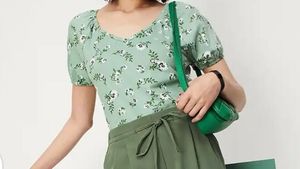 Floral V Neck Puff Sleeves Top