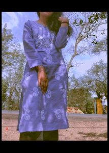 Beautiful Embroidered Kurta no inar
