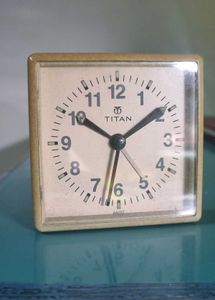 VINTAGE Titan Analog Alarm Clock Non working