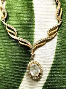 Elegant Gold &amp; Diamond Necklace