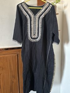 Laks*ita Black Embroidered Kurta