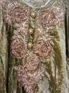 Women Ethnic Partywear Velvet Kurta
