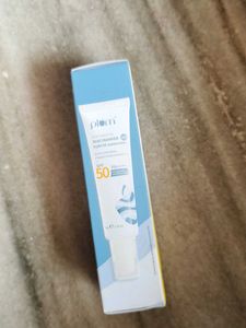 Plum Niacinamide Hybrid Sunscreen SPF 50