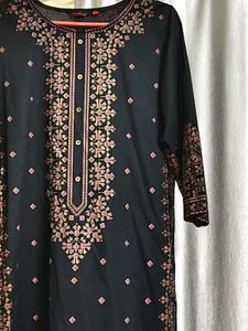 Elegant Black Kurta with Intricate Embroidery