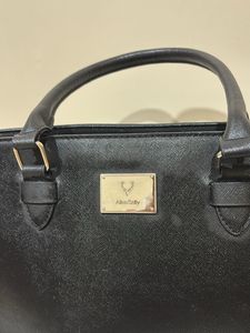 Chic Black Handbag
