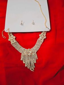 Sparkling Necklace and Earring Set