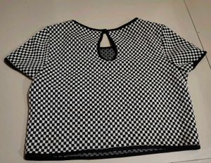 Chic Cropped Checkerboard Top