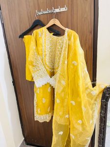 Pakistani suit