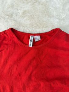 H&amp;M Red Cropped T-Shirt