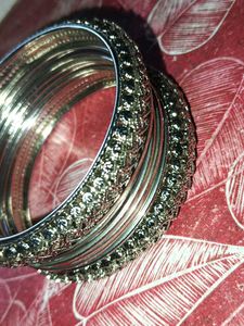 Set of Elegant Bangles(2 heavy+6 plain)