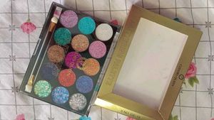 Colors Queen Glittering Eyeshadow Palette