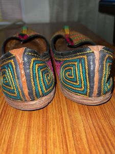 pakistani dhaaga Embroidered Jutti