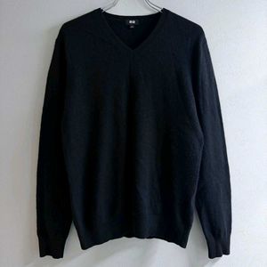 UNIQLO V-neck sweater