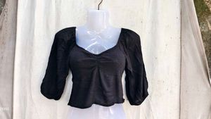 70209. Chic Black Puff Sleeve Smocked Top