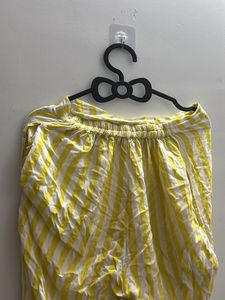 yellow strips pants
