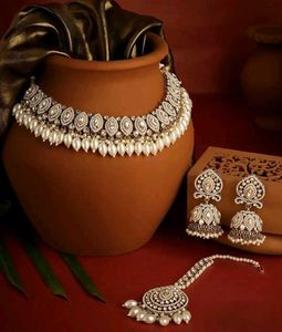 Exquisite Pearl and Kundan Jewellery Set