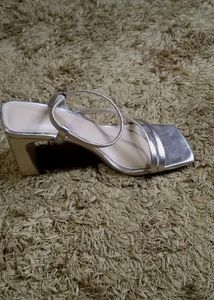 Heels. Gold Toned