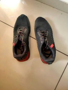 Men's Black & Red Running Shoes