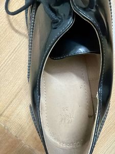 Chic Patent Leather Brogues