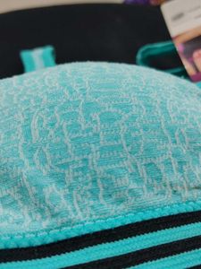 809 -- Removable pad sports bra