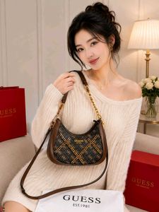 GUESS* *DEA 4G LOGO-PRINTED SHOULDER BAG*
