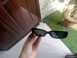 Chic Black Sunglasses